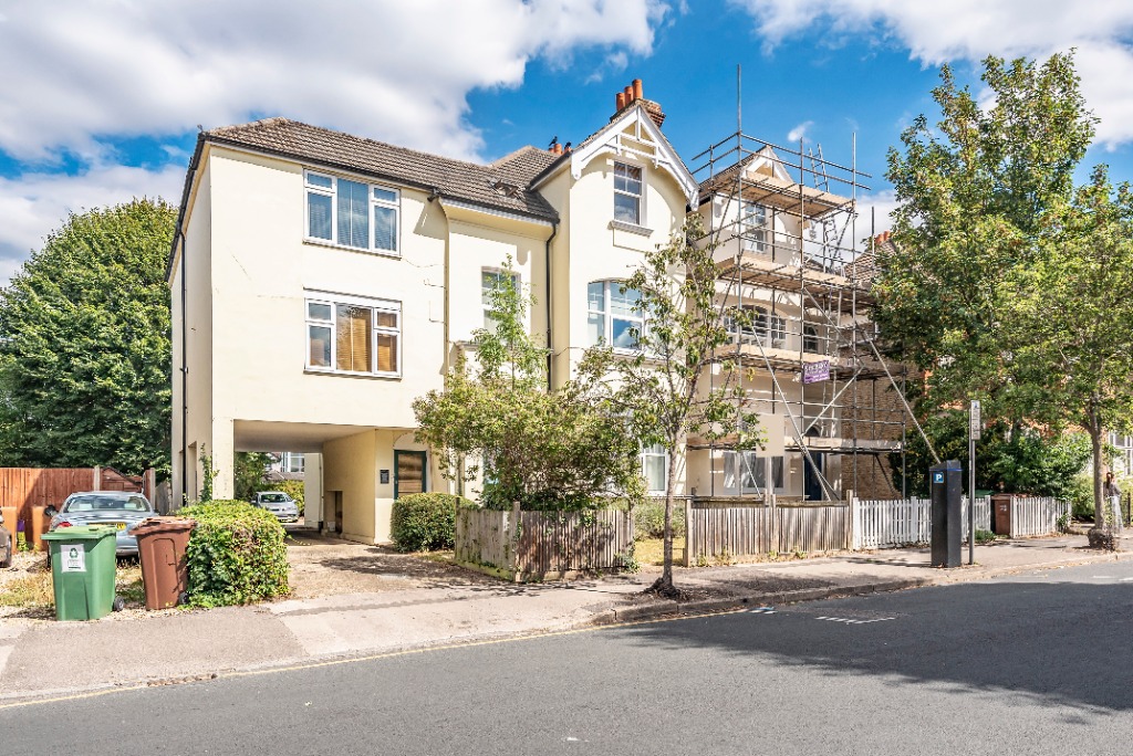 2 Bedroom Property For Sale in Sutton - £279,000